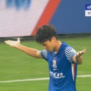 中超巨大争议！汪海健角球破门，王大雷气笑了，李可推人被无视